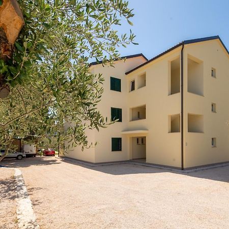 Apartmani Mara Pakostane Exterior photo