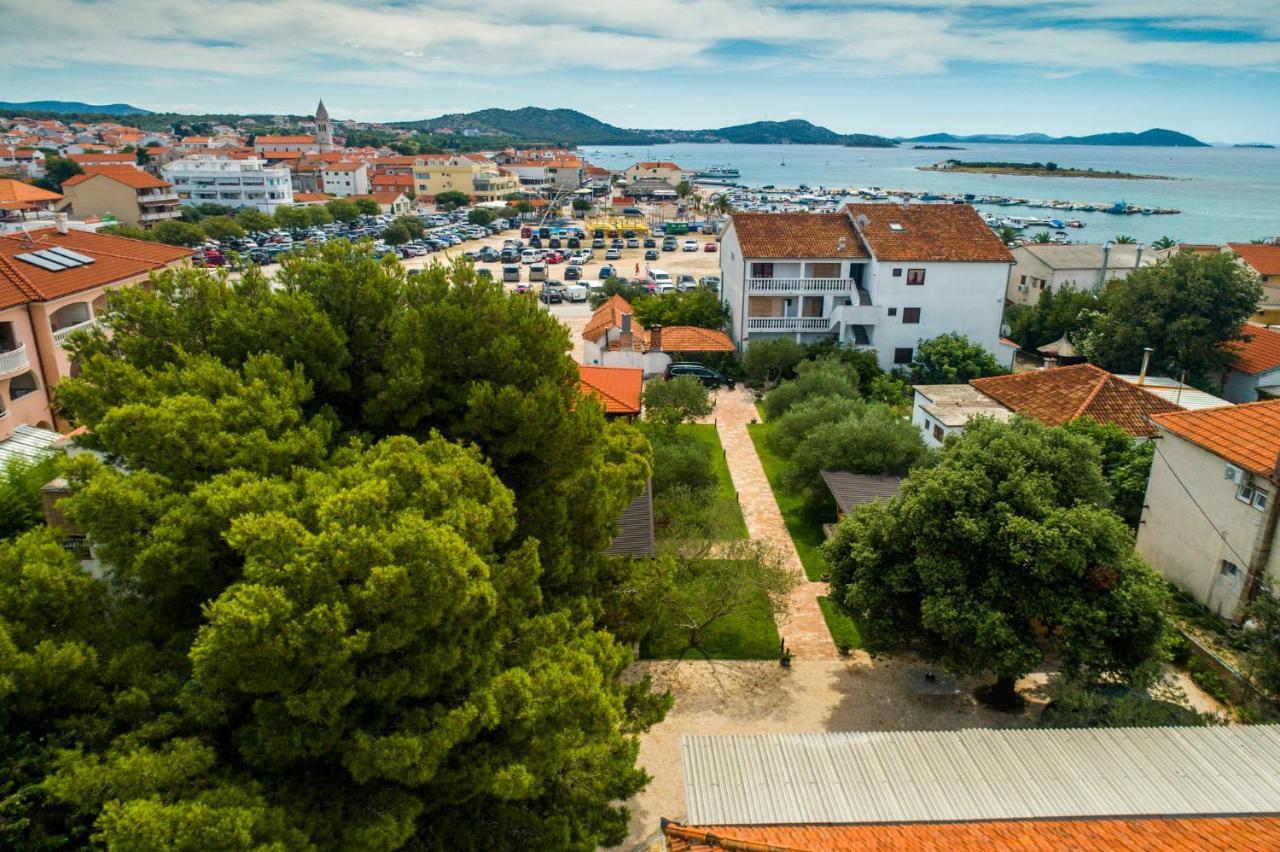 Apartmani Mara Pakostane Exterior photo