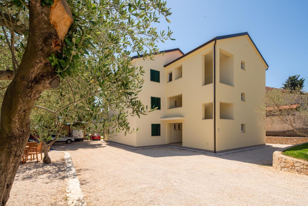 Apartmani Mara Pakostane Exterior photo