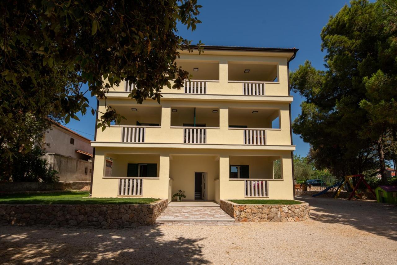 Apartmani Mara Pakostane Exterior photo