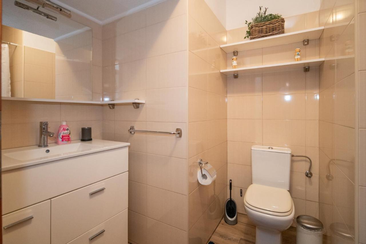 Apartmani Mara Pakostane Exterior photo