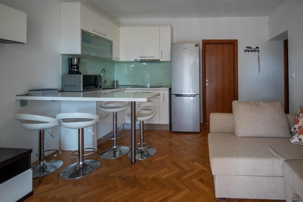 Apartmani Mara Pakostane Exterior photo