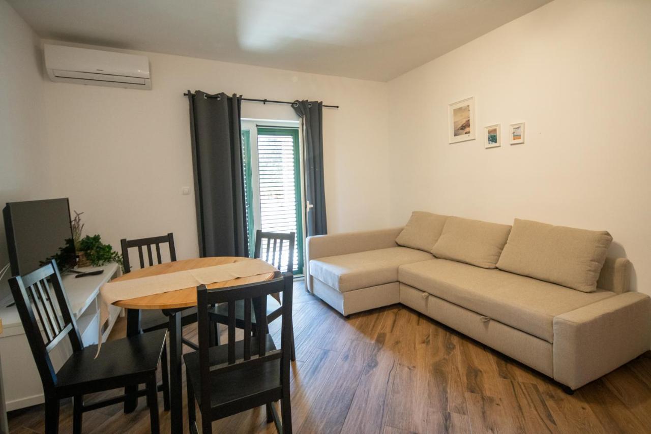 Apartmani Mara Pakostane Exterior photo