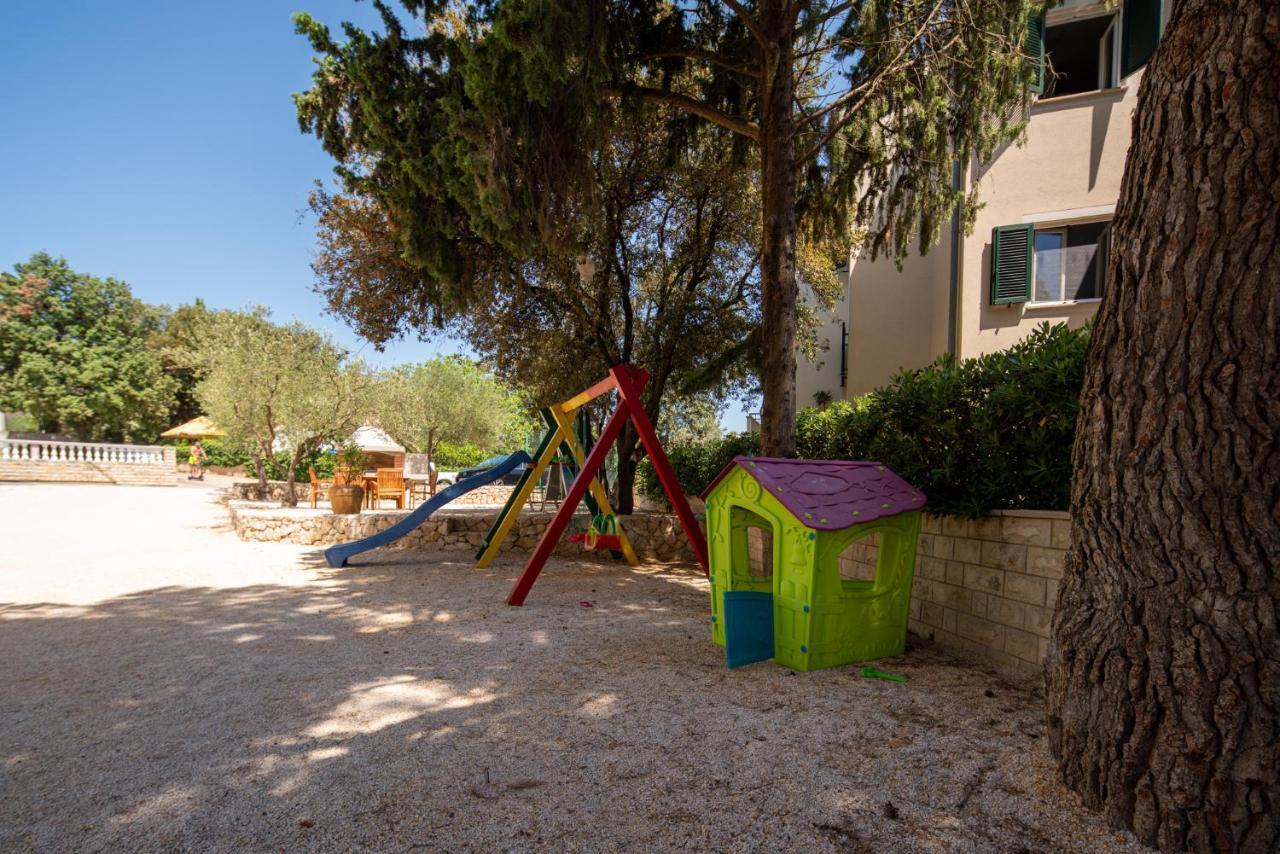 Apartmani Mara Pakostane Exterior photo