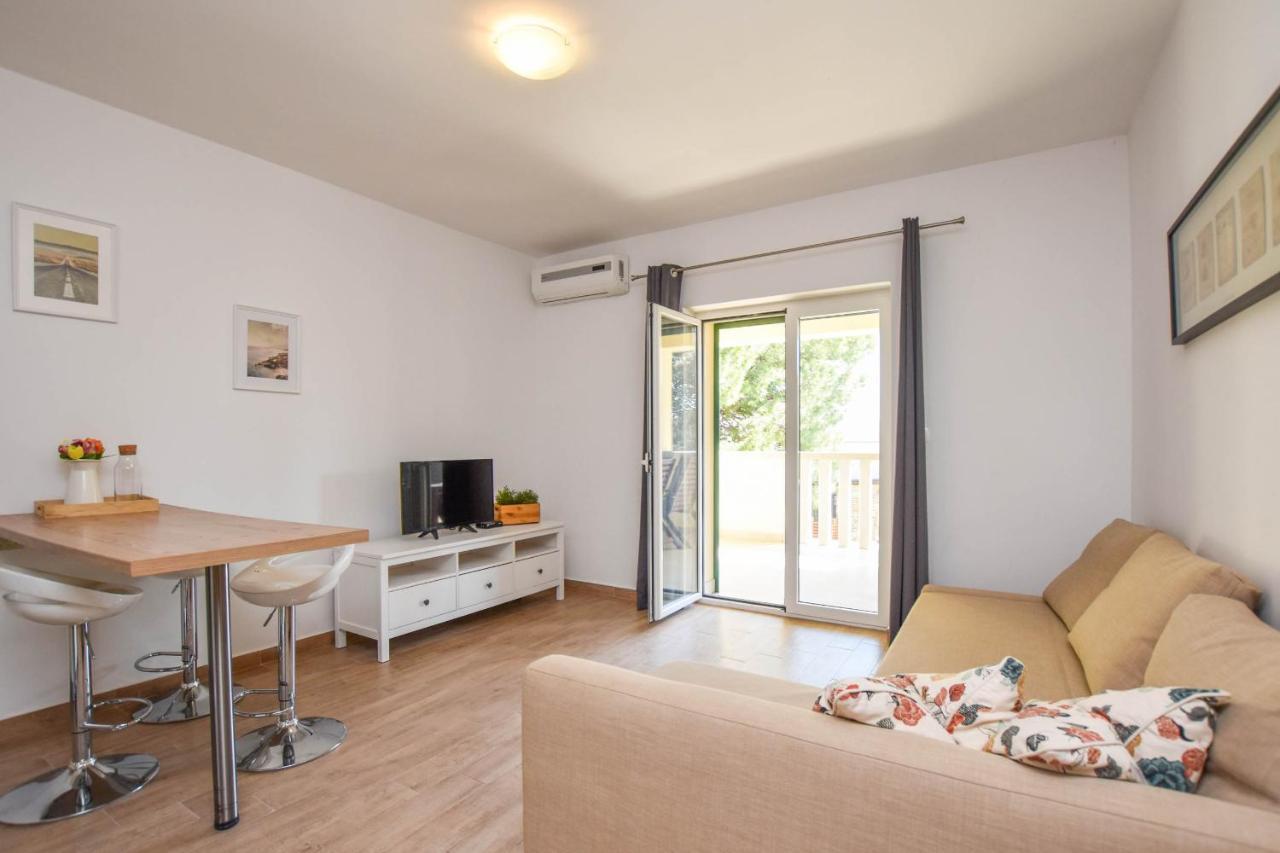 Apartmani Mara Pakostane Exterior photo